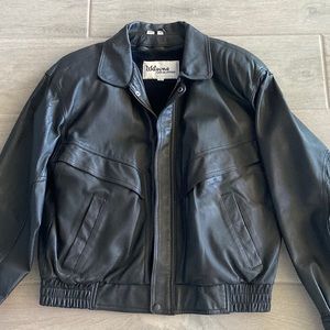 Vintage Wilson’s leather jacket. Men’s